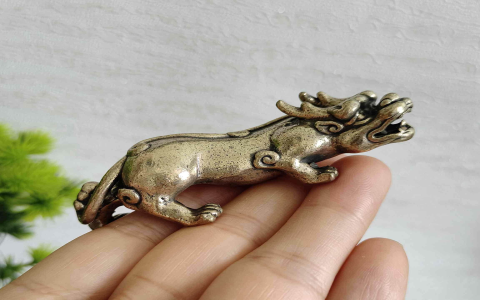 Skinny Pixiu Ornament Design： A Unique Artistic Expression of Style