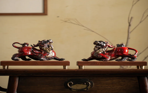 The placement of Pixiu ornaments on the boss’s desk： showcasing authority and financial fortune
