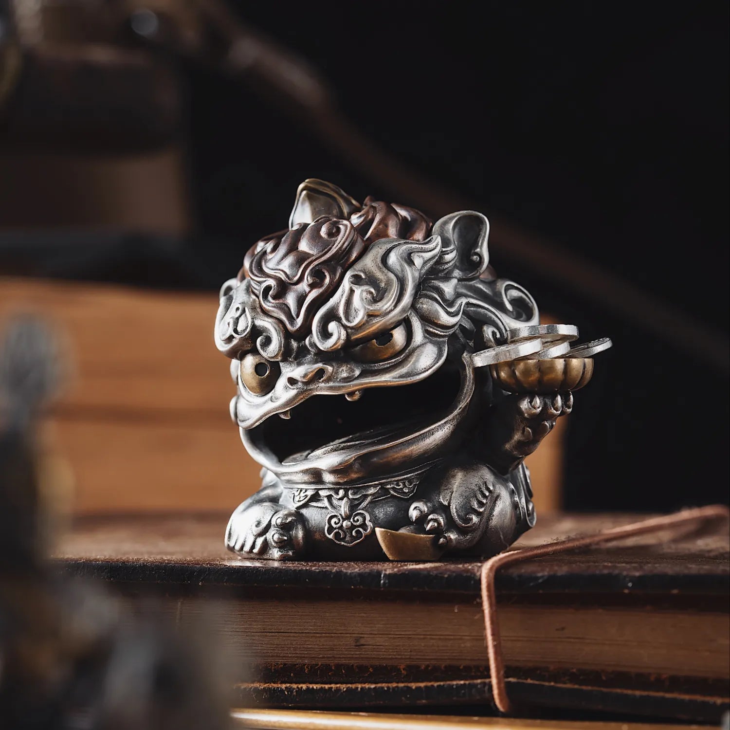 The placement of Pixiu ornaments in the garage and the vehicle's fortune